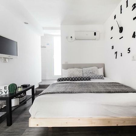 Stunning Studio By The Beach Tel Aviv Eksteriør bilde